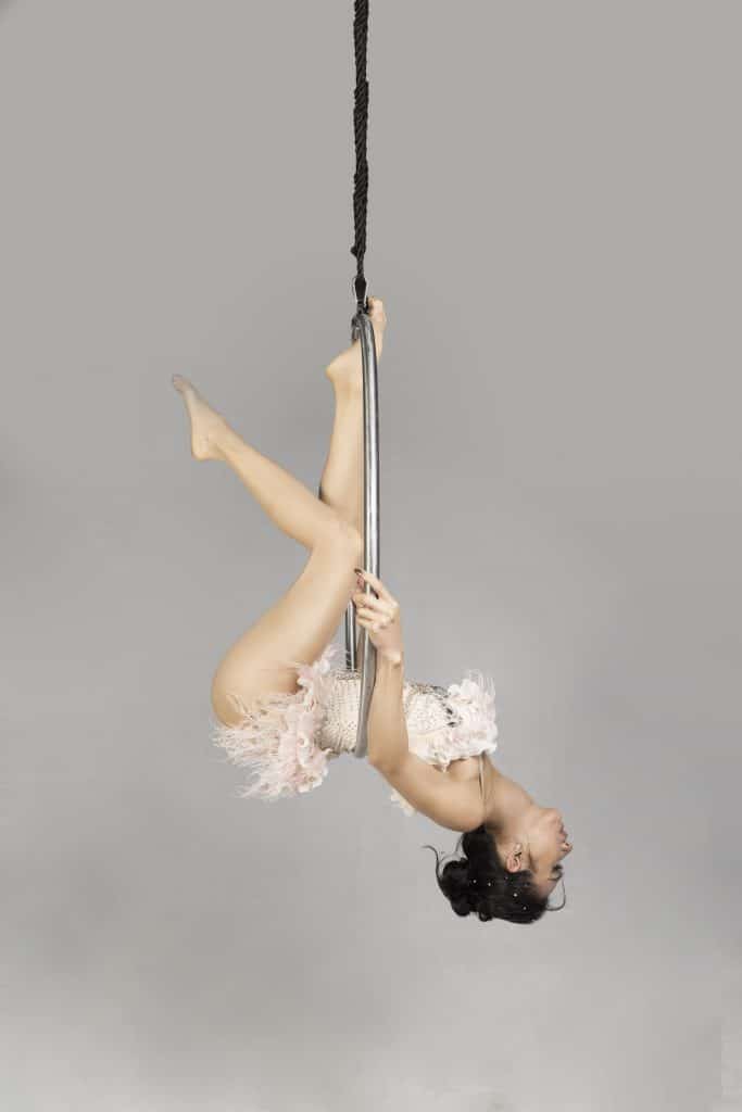 Aerial Hoop giúp cơ thể thêm dẻo dai và linh hoạt