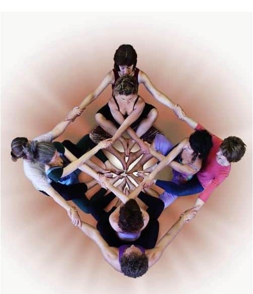 Lưu Ngay Những Tư Thế Sống Ảo Đẹp Cùng Yoga Với Hội Bạn Thân 39