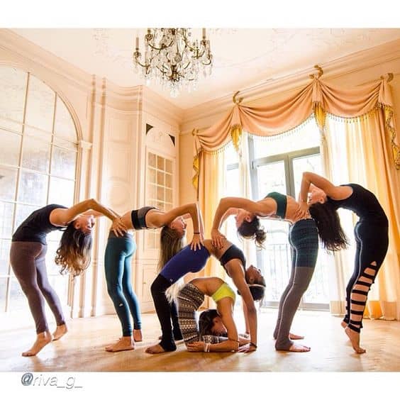 Lưu Ngay Những Tư Thế Sống Ảo Đẹp Cùng Yoga Với Hội Bạn Thân 24