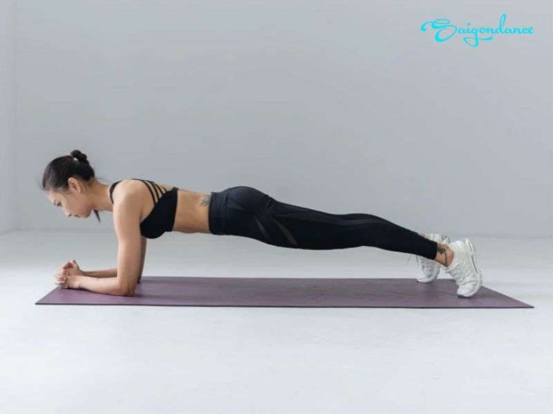 Đốt Cháy Mỡ Thừa Với 10 bài Tập Căng Cơ (Stretching) Đơn Giản Tại Nhà 22 The Board (Plank): Tăng 20-30% sức mạnh cơ tay, bụng và lưng