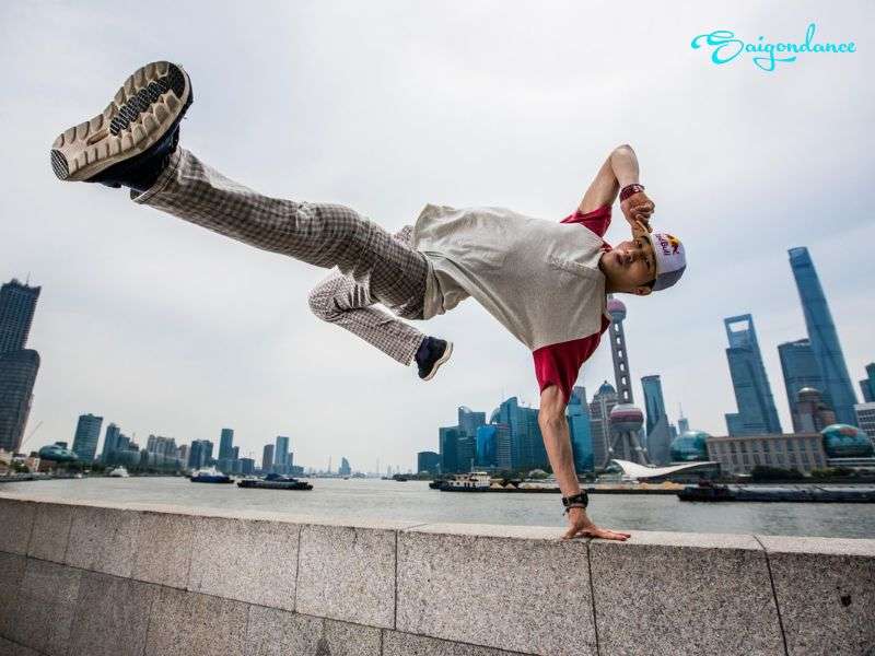Drops là kỹ thuật chuyển tiếp thứ ba trong Breaking