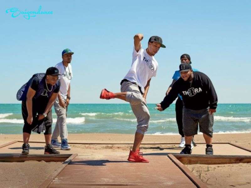 Footwork là kỹ thuật di chuyển cơ bản