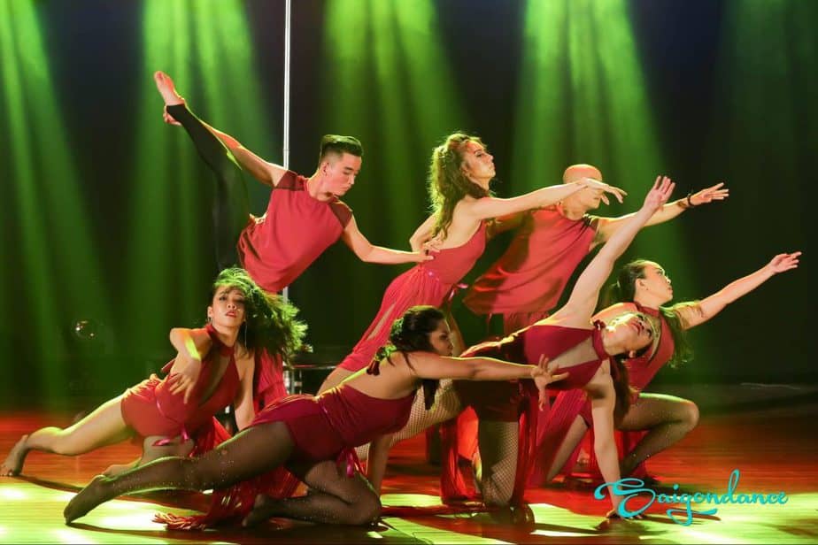 RENTING PROFESSIONAL DANCE GROUPS AT SAIGONDANCE 4