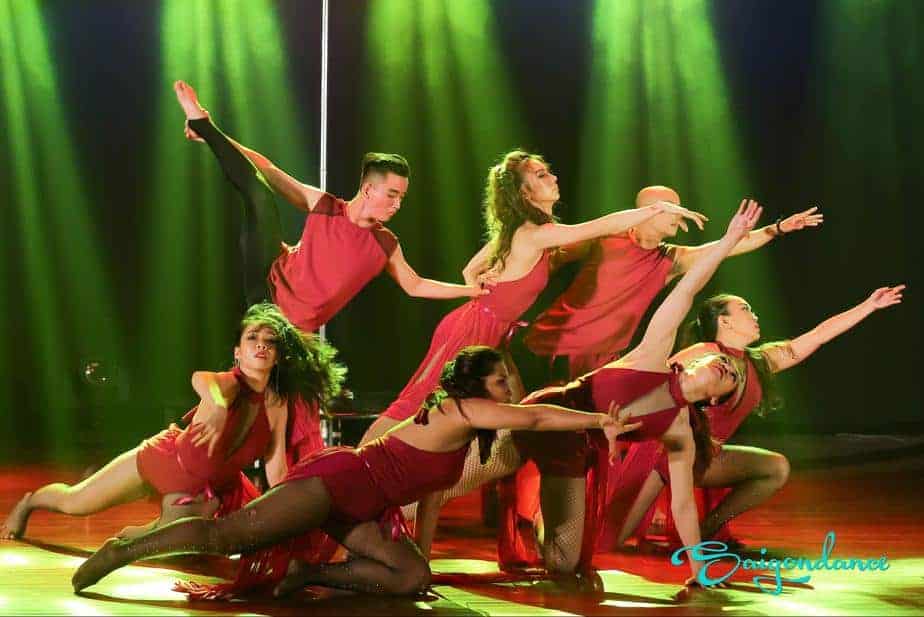 RENTING PROFESSIONAL DANCE GROUPS AT SAIGONDANCE 190