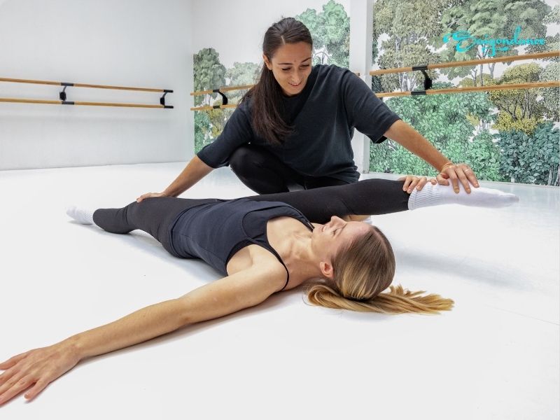 Phương Pháp Xả Cơ Hiệu Quả Sau Khi Tập Nhảy 16 Xả cơ bằng cách giãn cơ (Stretching)