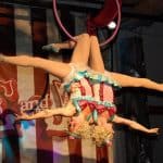 RECRUITMENT FOR DANCE INSTRUCTORS 10 Thời kỳ đầu, múa vòng gắn liền với các diễn viên xiếc.