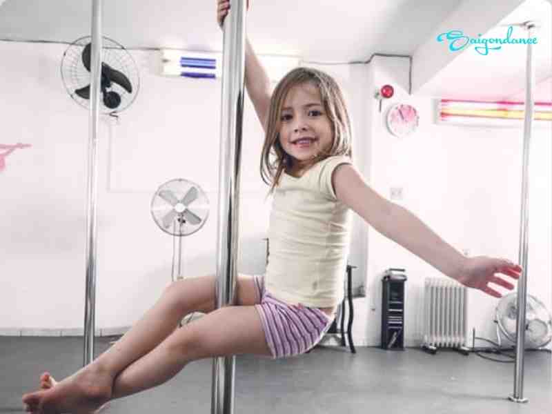Có Nên Cho Trẻ Em Đi Tập Múa Cột (Pole Dance)? 9 Lợi ichs của múa cột với trẻ em