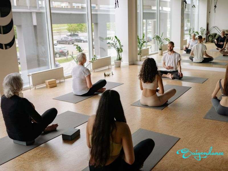 Đọc nhiều và nghiên cứu nhiều khi tập Yoga.